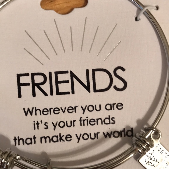 Friends bracelet with two charms, stainless steel, new on card. Lot S - Picture 3 of 4